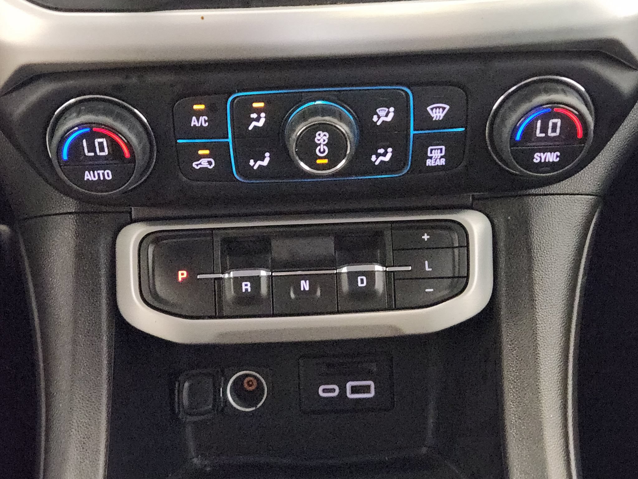 Used 2023 GMC Acadia SLT FWD image 17