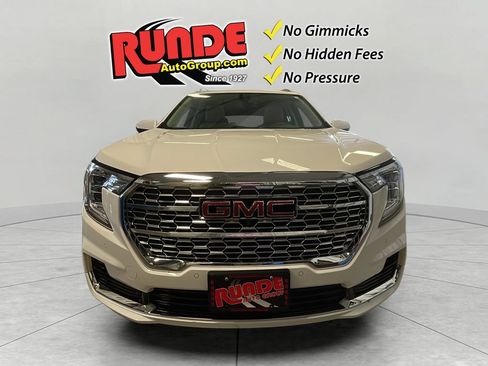 Used 2023 GMC Terrain Denali w/ Denali Premium Package AWD/4WD image 9