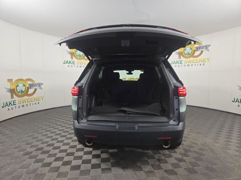 Used 2022 Chevrolet Traverse LT FWD image 33
