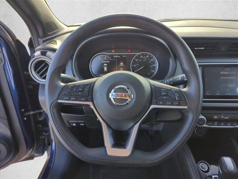 Used 2020 Nissan Kicks SV image 11
