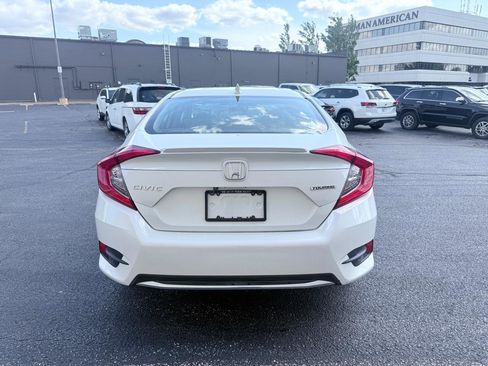 Used 2019 Honda Civic Touring image 4