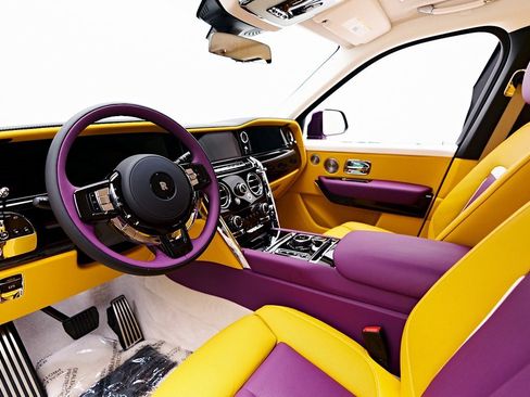 Used 2025 Rolls-Royce Cullinan image 2