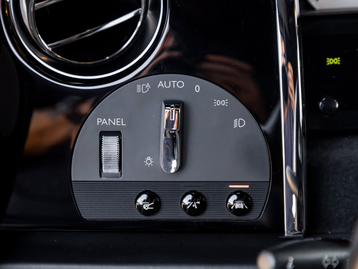 Certified 2018 Rolls-Royce Dawn RWD image 20