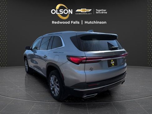 Used 2025 Buick Enclave Preferred image 4