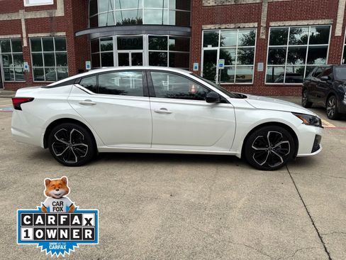 Used 2024 Nissan Altima 2.5 SR AWD/4WD image 2