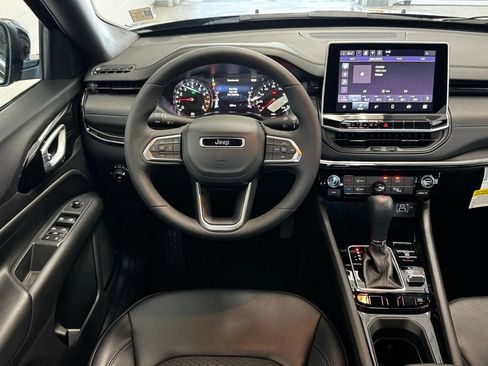 Certified 2026 Jeep Compass Latitude AWD/4WD image 10