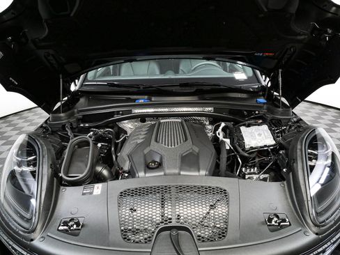 New 2026 Porsche Macan AWD/4WD image 35