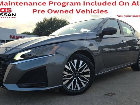 Used 2025 Nissan Altima 2.5 SV FWD image 1