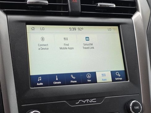 Used 2020 Ford Fusion SE FWD image 15
