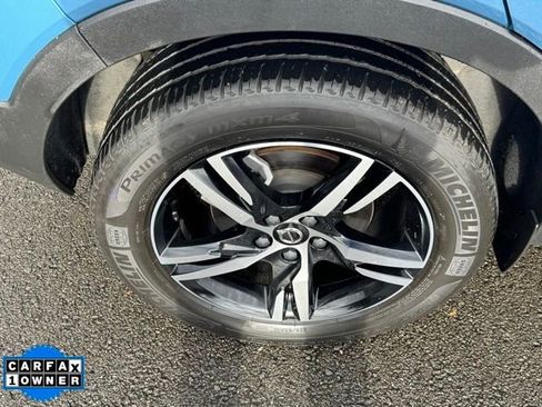 Used 2024 Volvo XC40 B5 Core image 9