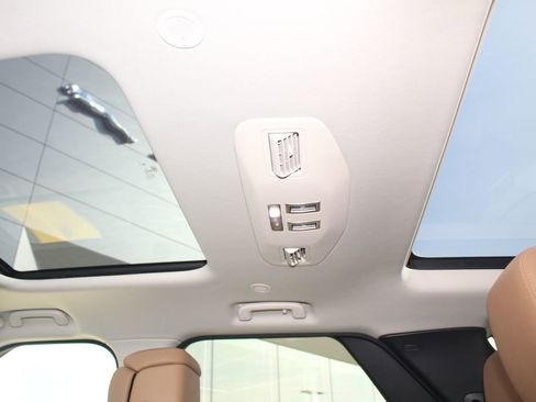 New 2026 Land Rover Discovery Limited Edition AWD/4WD image 23