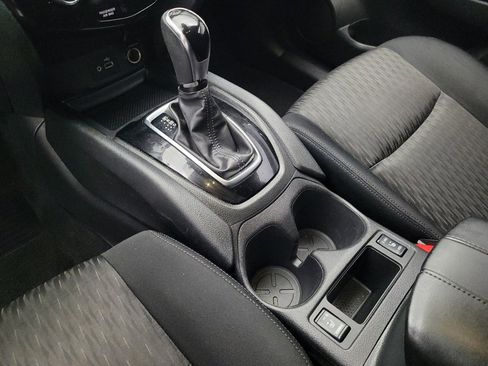 Used 2019 Nissan Rogue SV image 26
