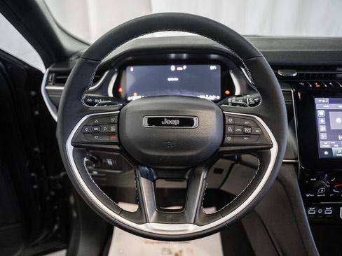 New 2025 Jeep Grand Cherokee Altitude image 28