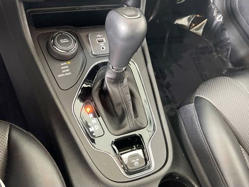 Used 2022 Jeep Cherokee Limited image 16