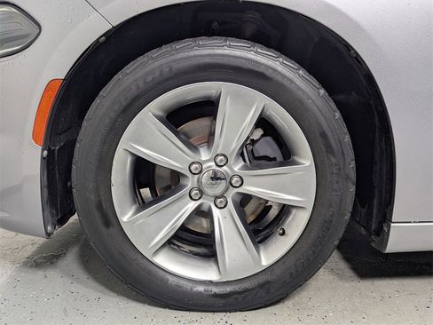 Used 2015 Dodge Charger SXT image 9