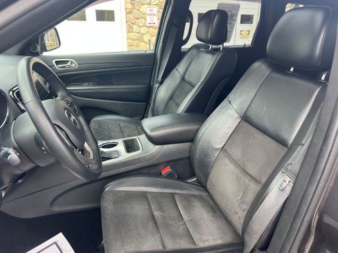 Used 2019 Jeep Grand Cherokee Altitude AWD/4WD image 12