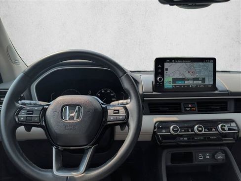 Used 2024 Honda Pilot Touring image 18