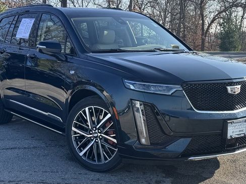 Used 2025 Cadillac XT6 Sport w/ Platinum Package image 1