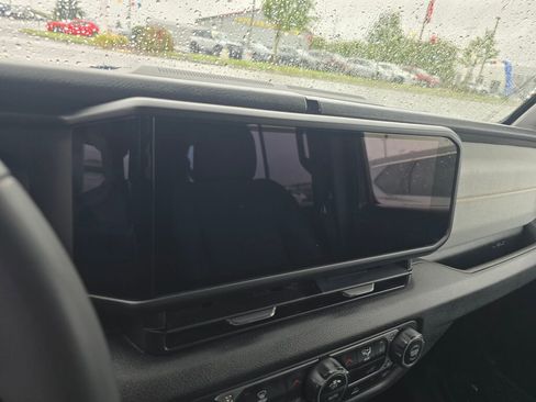 Used 2024 Jeep Wrangler Unlimited image 29