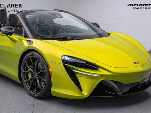 Used 2025 McLaren Artura Spider image 2