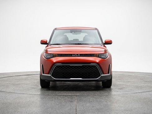 Used 2025 Kia Soul LX w/ LX Technology Package FWD image 2