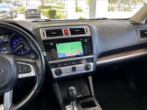 Used 2017 Subaru Outback 3.6R Limited AWD/4WD image 9