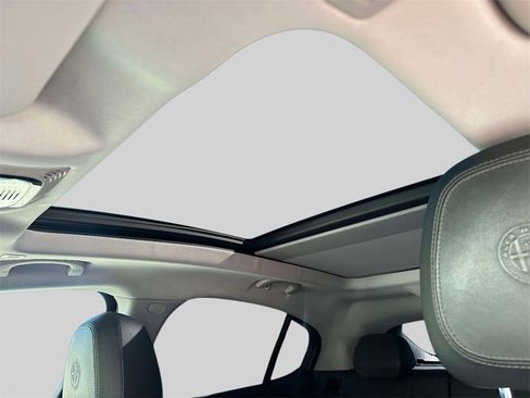 Used 2019 Alfa Romeo Stelvio Ti image 25