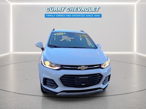 Used 2022 Chevrolet Trax LT w/ LT Convenience Package image 6