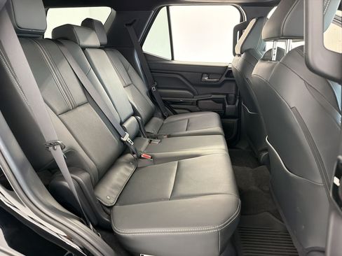Used 2025 Toyota 4Runner Limited AWD/4WD image 32