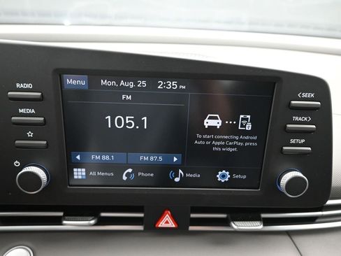 Used 2025 Hyundai Elantra Sport image 11