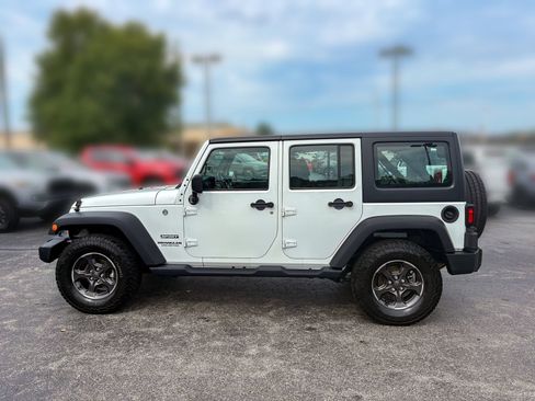 Used 2017 Jeep Wrangler Unlimited Sport w/ Connectivity Group AWD/4WD image 7