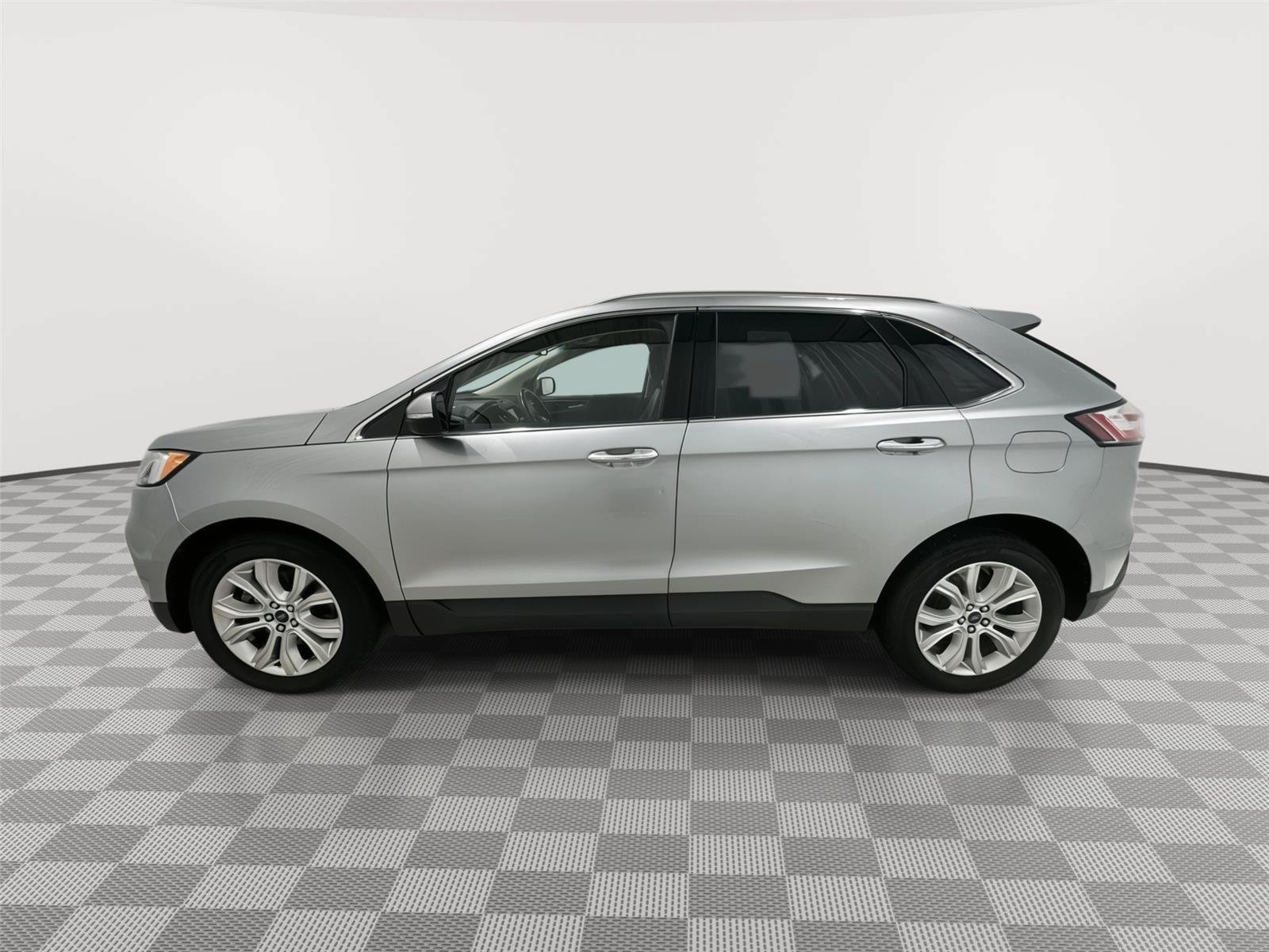 Used 2020 Ford Edge Titanium AWD/4WD image 2