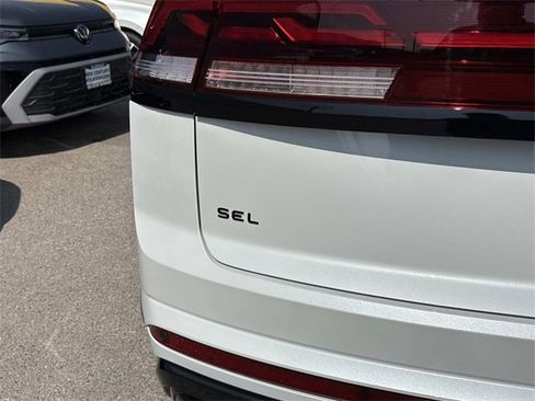 New 2026 Volkswagen Atlas Cross Sport SEL R-Line image 5