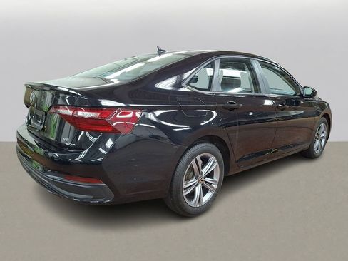 Used 2024 Volkswagen Jetta SE image 4