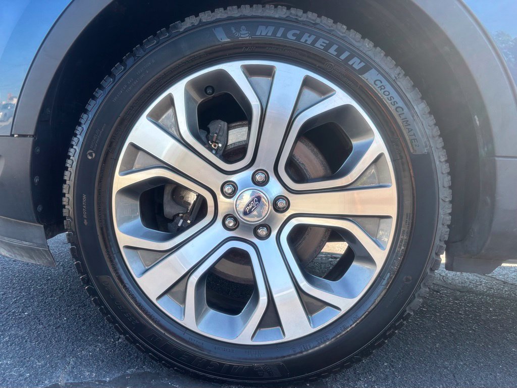Used 2019 Ford Explorer Limited w/ Limited Luxury Package FWD image 16