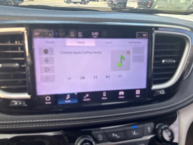 Certified 2023 Chrysler Pacifica Touring-L AWD/4WD image 18