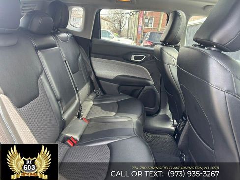 Used 2024 Jeep Compass Latitude image 10