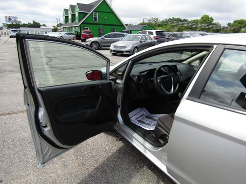 Used 2019 Ford Fiesta SE w/ Equipment Group 201A FWD image 15