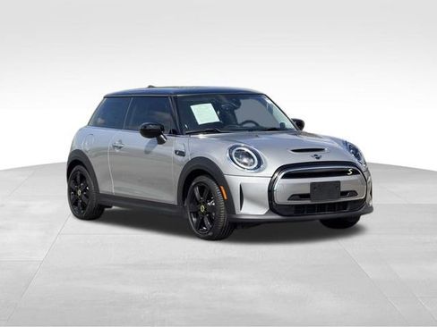 Certified 2024 MINI Cooper SE image 1