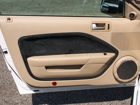 Used 2006 Ford Mustang Premium image 16