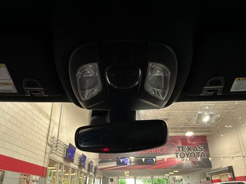 Used 2025 Jeep Compass Limited AWD/4WD image 16