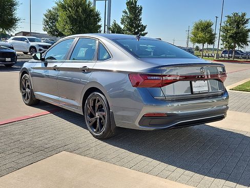 New 2025 Volkswagen Jetta SE image 2