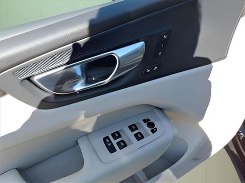 Used 2025 Volvo XC60 T8 Plus w/ Protection Package Premier image 13