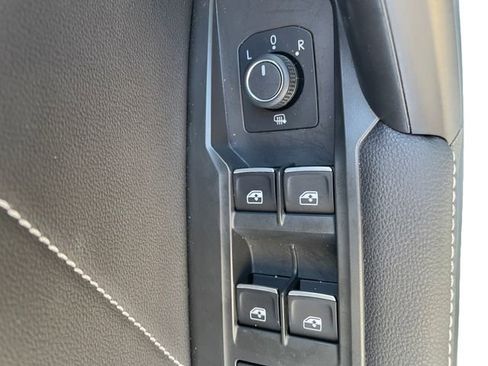 New 2024 Volkswagen Tiguan SE image 21