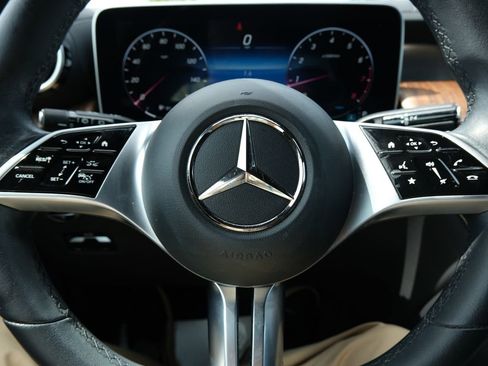 Used 2023 Mercedes-Benz GLC 300 image 16