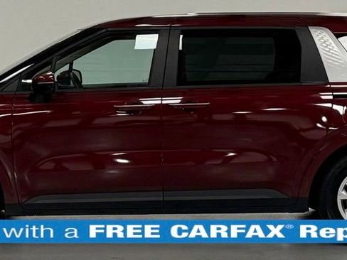 Used 2023 Kia Carnival LX FWD image 2