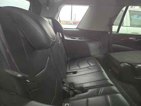 Used 2015 Cadillac Escalade Luxury AWD/4WD image 8