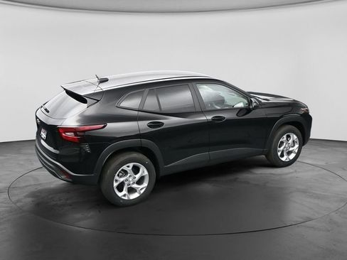New 2026 Chevrolet Trax LS w/ LS Convenience Package FWD image 39