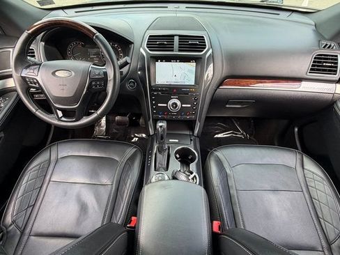 Certified 2018 Ford Explorer Platinum AWD/4WD image 3
