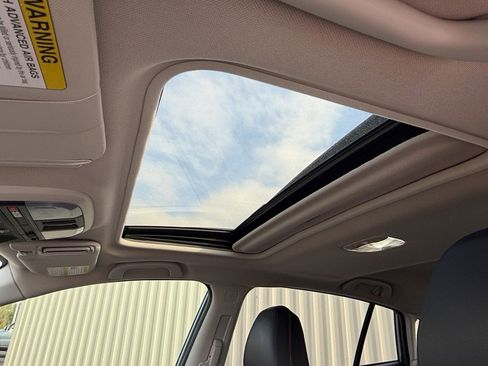 Used 2022 Subaru Crosstrek 2.5i Limited w/ Moonroof Package 2 image 4